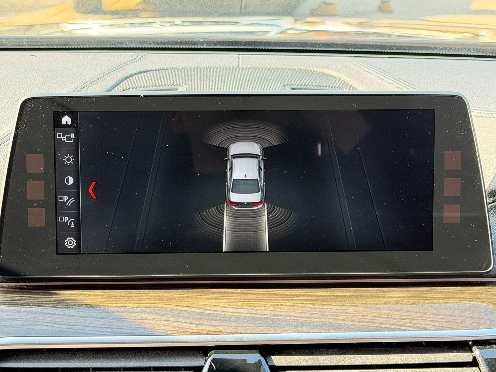 BMW 5 Series view 17