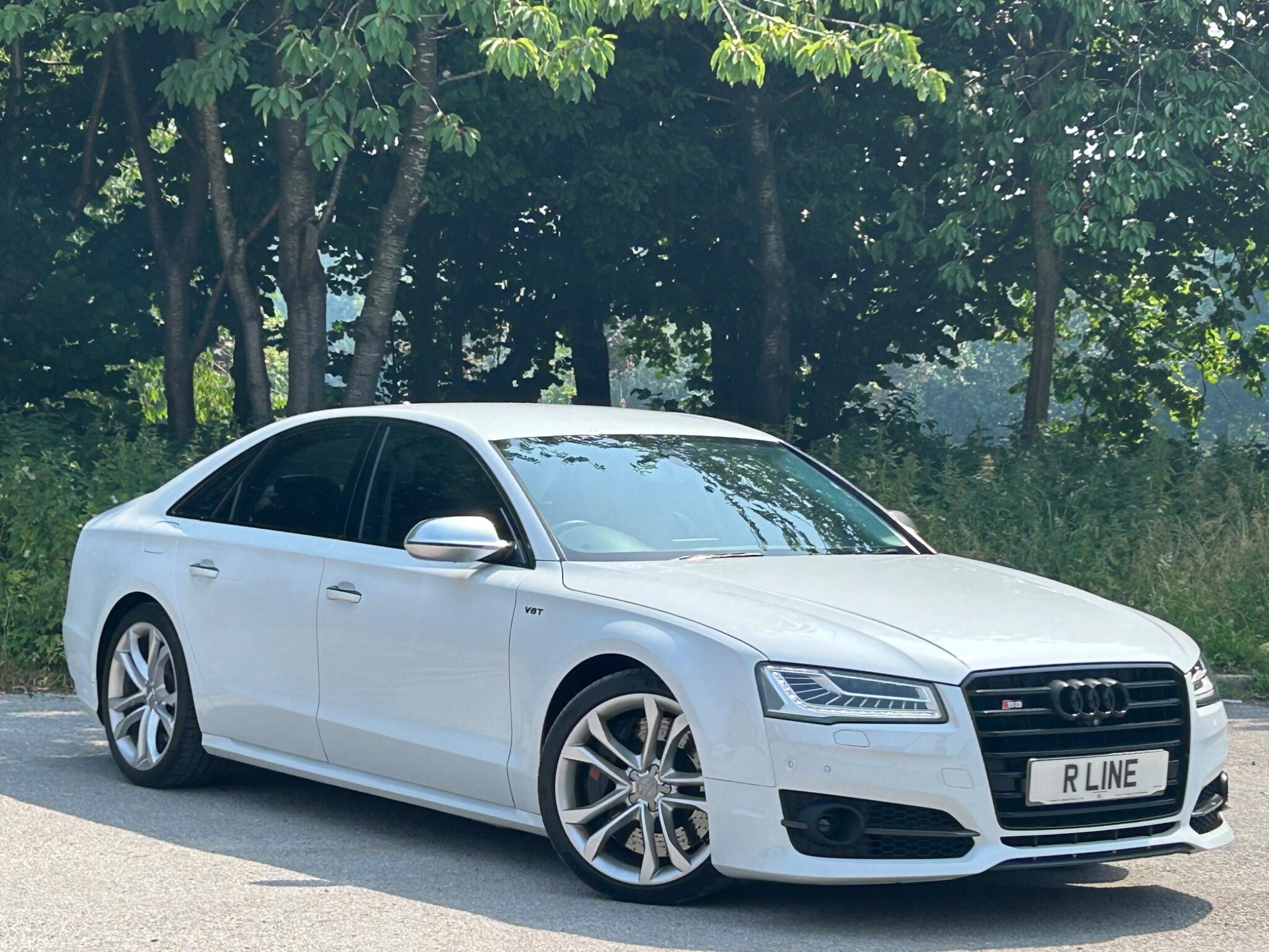 Audi S8 view 4