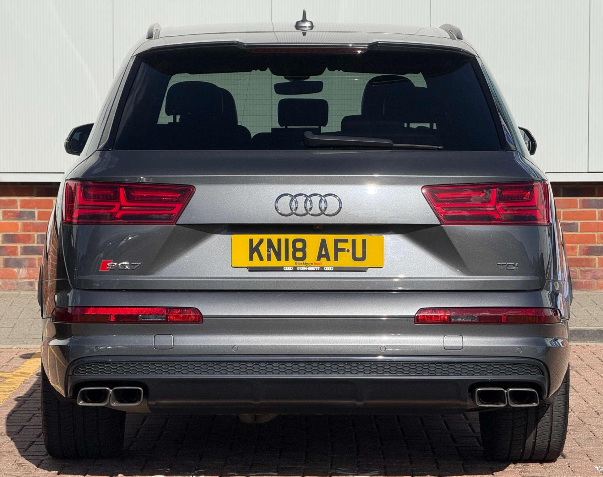 Audi SQ7 view 5