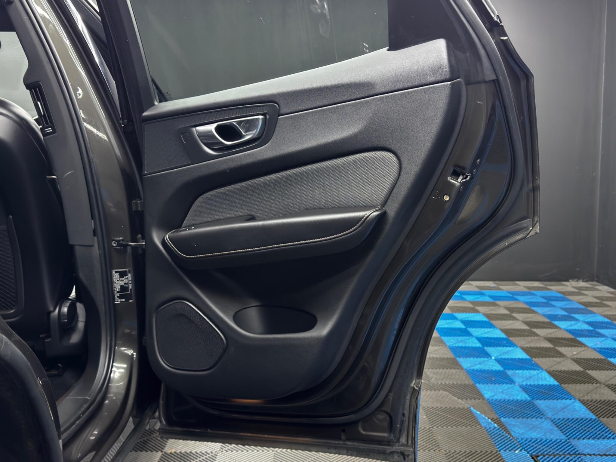 Volvo XC60 view 42