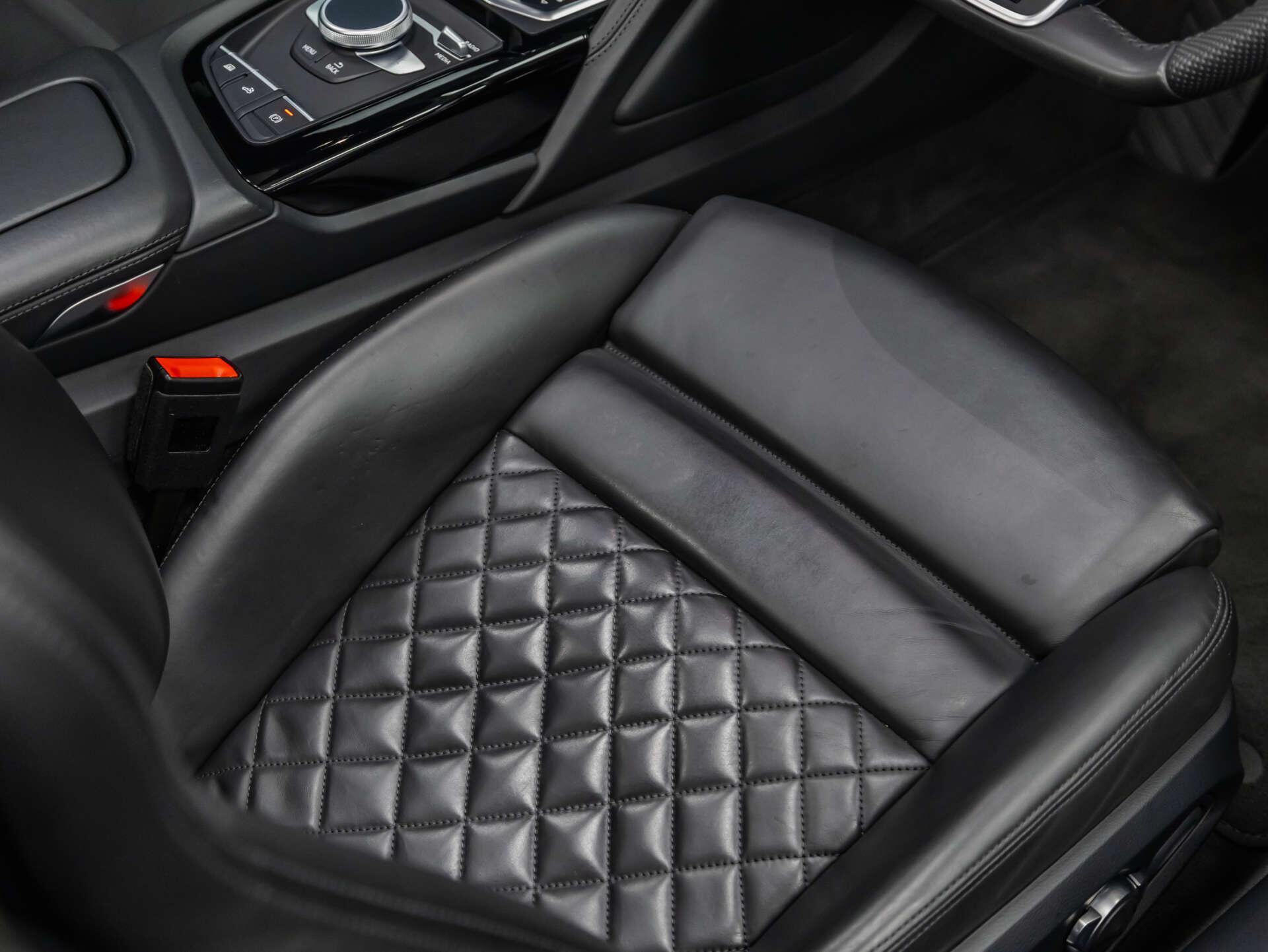 Audi R8 view 60