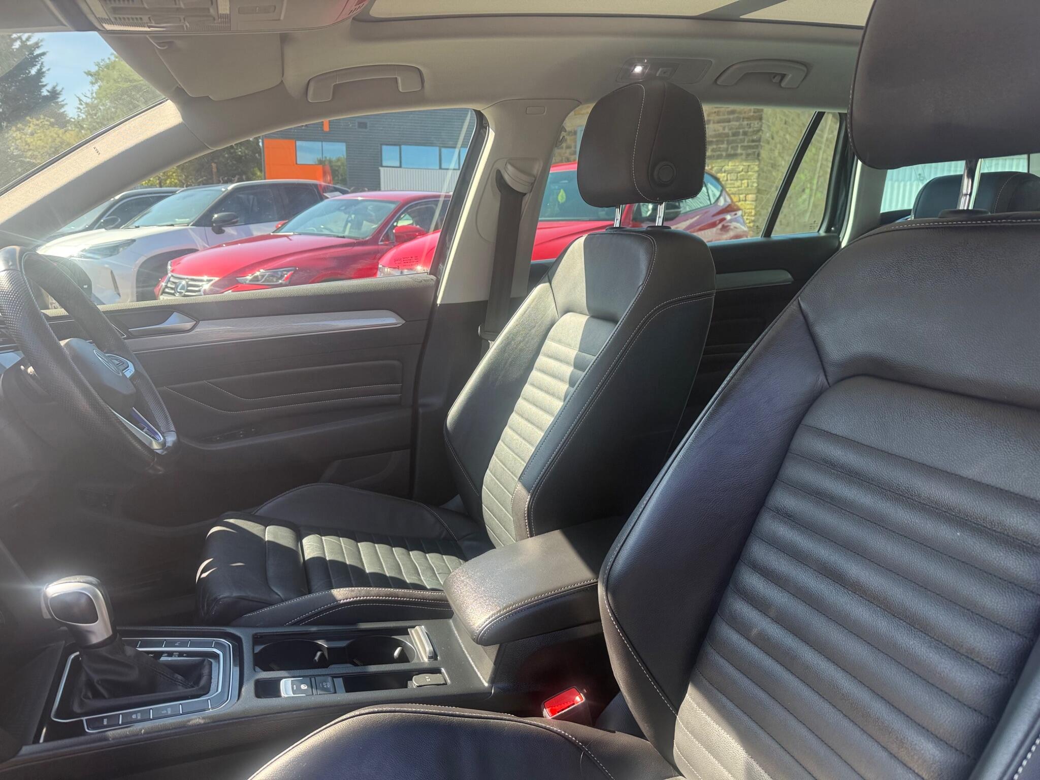 Volkswagen Passat view 32