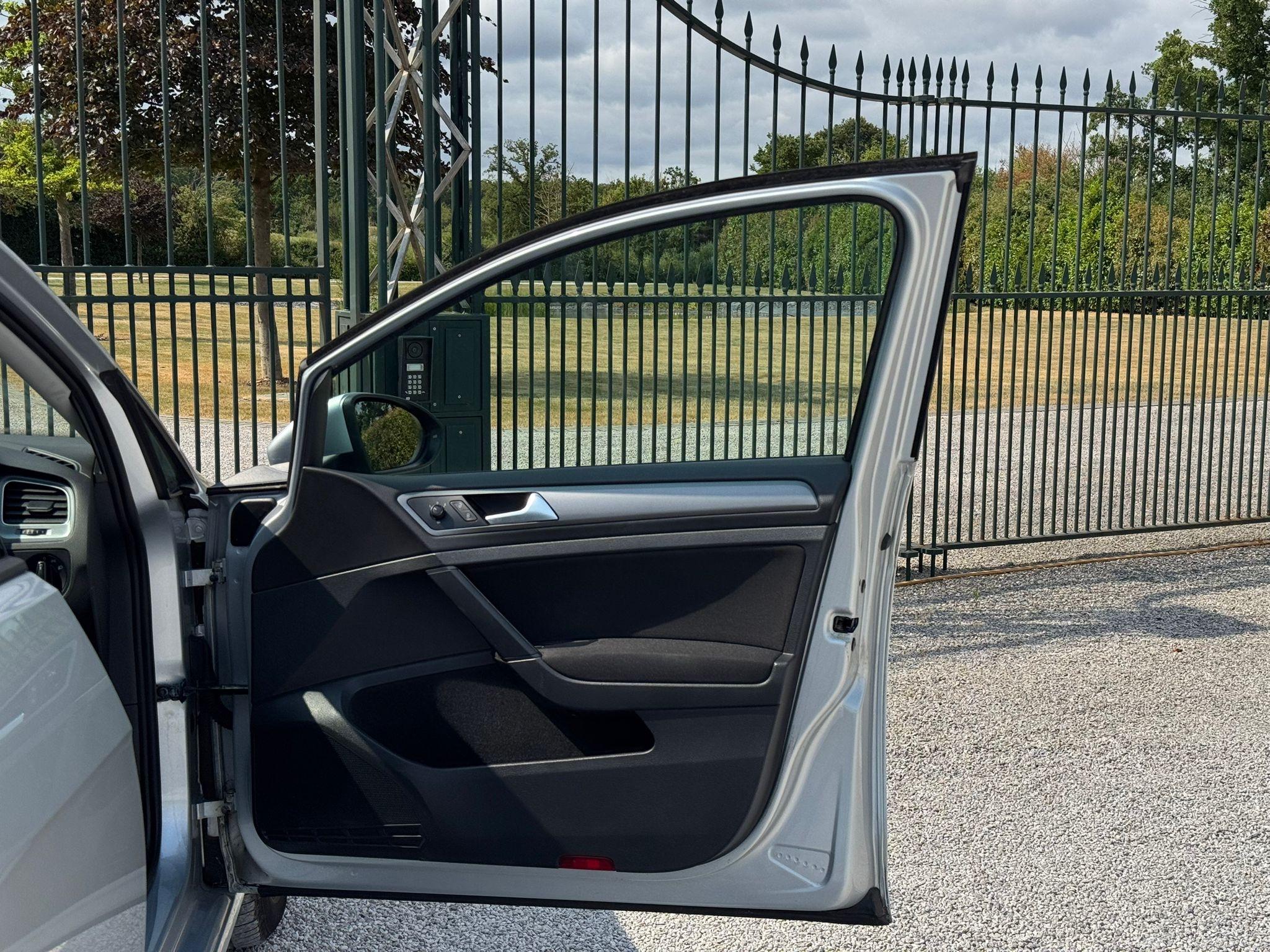2013 Volkswagen Golf image 10