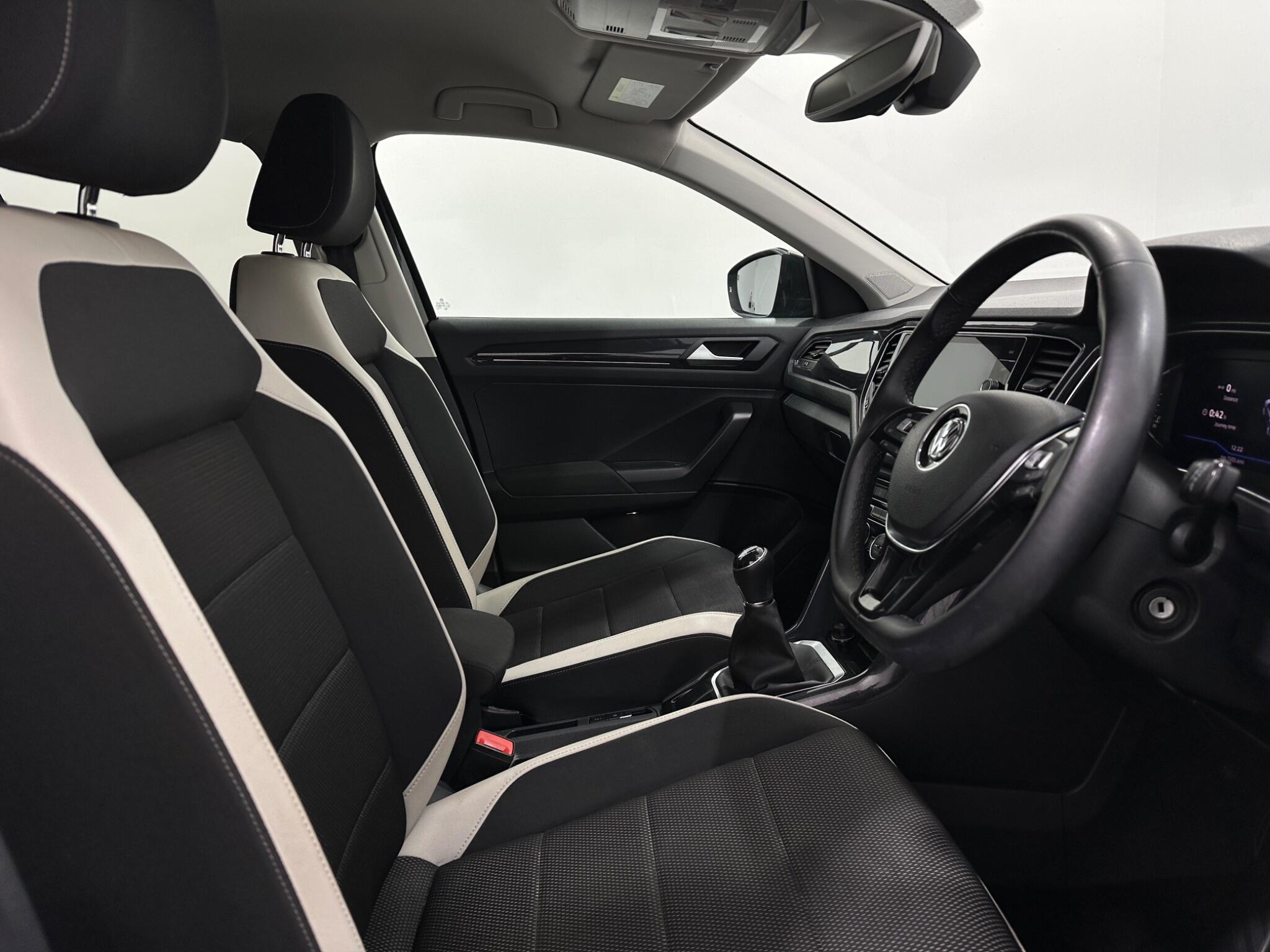 Volkswagen T-Roc view 31