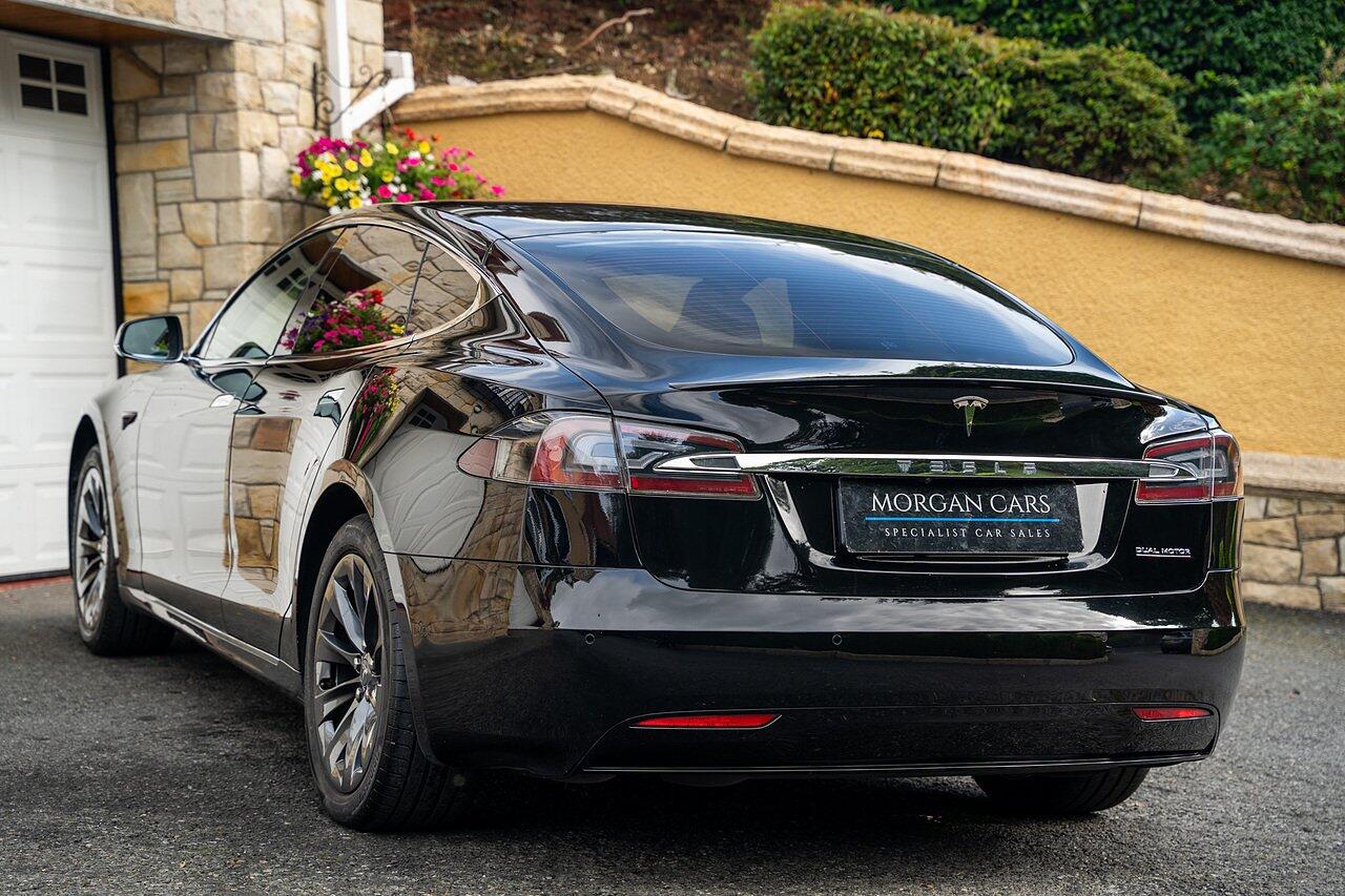 Tesla Model S view 12