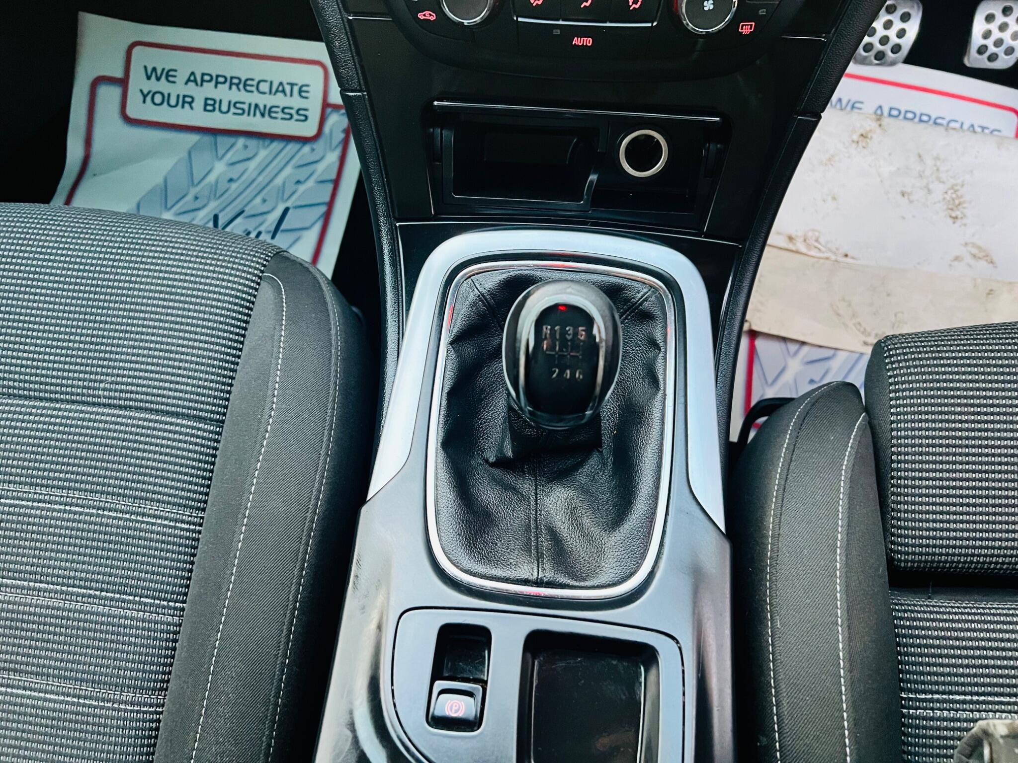 2013 Vauxhall Insignia 2.0 CDTi ecoFLEX SRi Sports Tourer Euro 5 (s/s) 5dr • 116,197 miles image 25