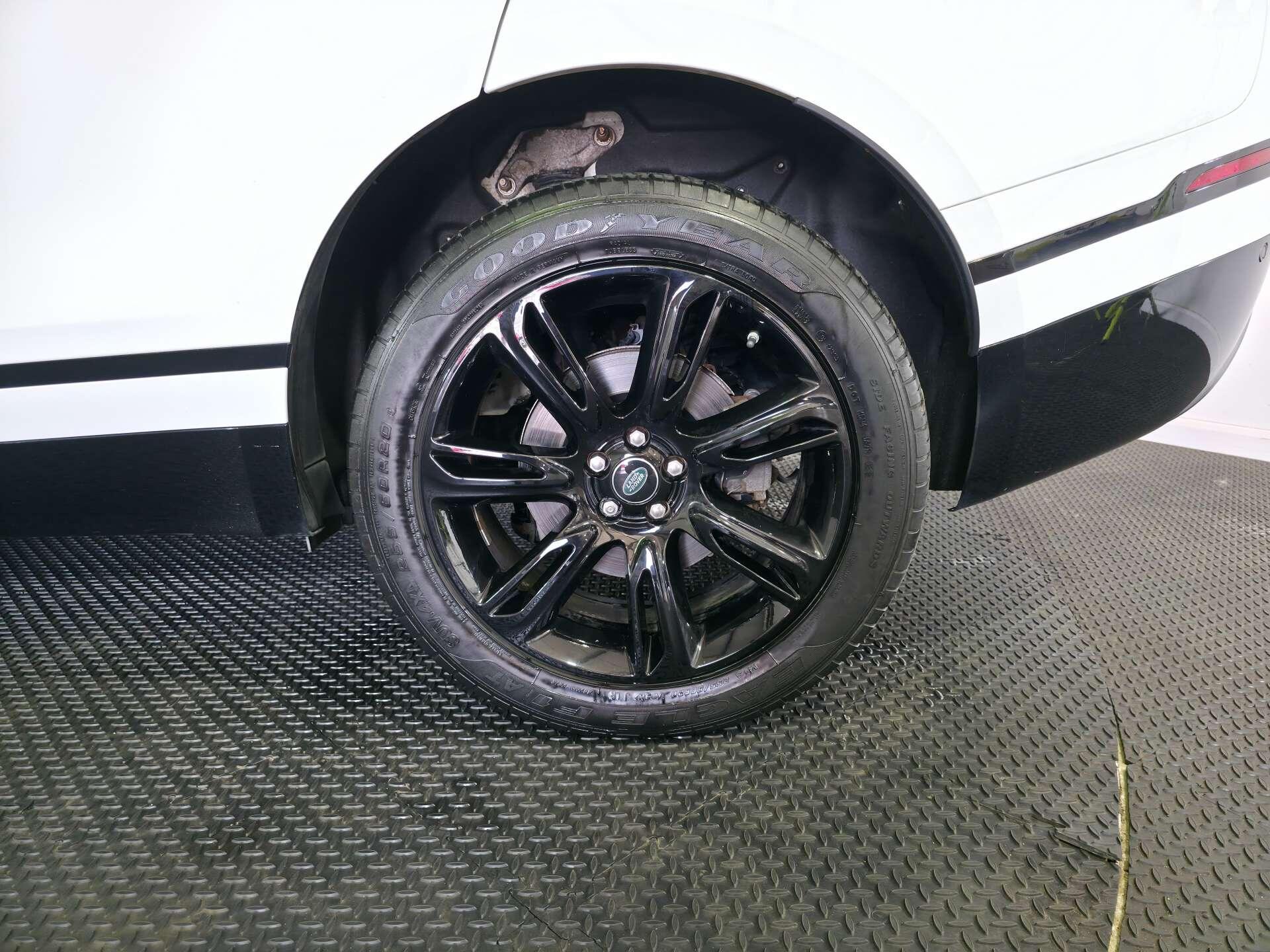 Land Rover Range Rover Velar view 77