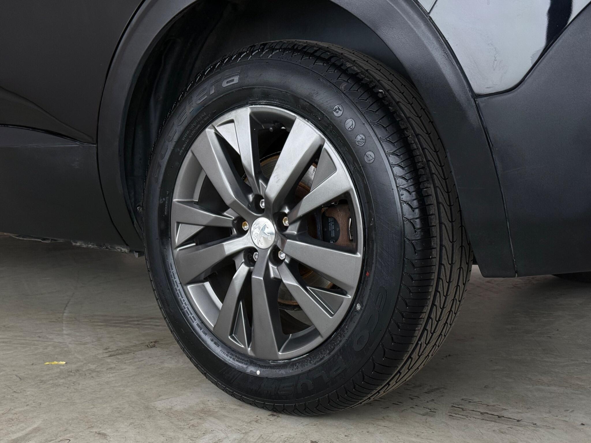 Peugeot 5008 view 9