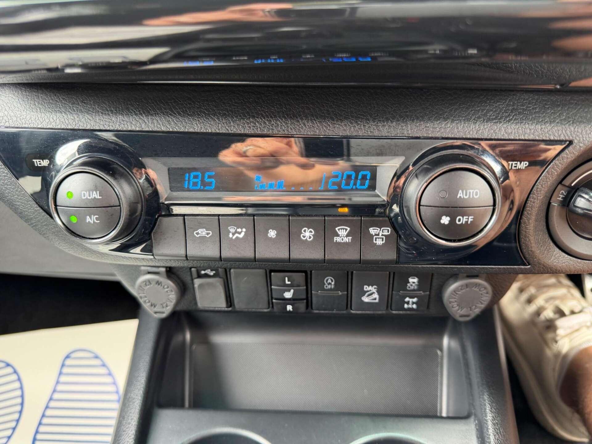 Toyota Hilux view 26