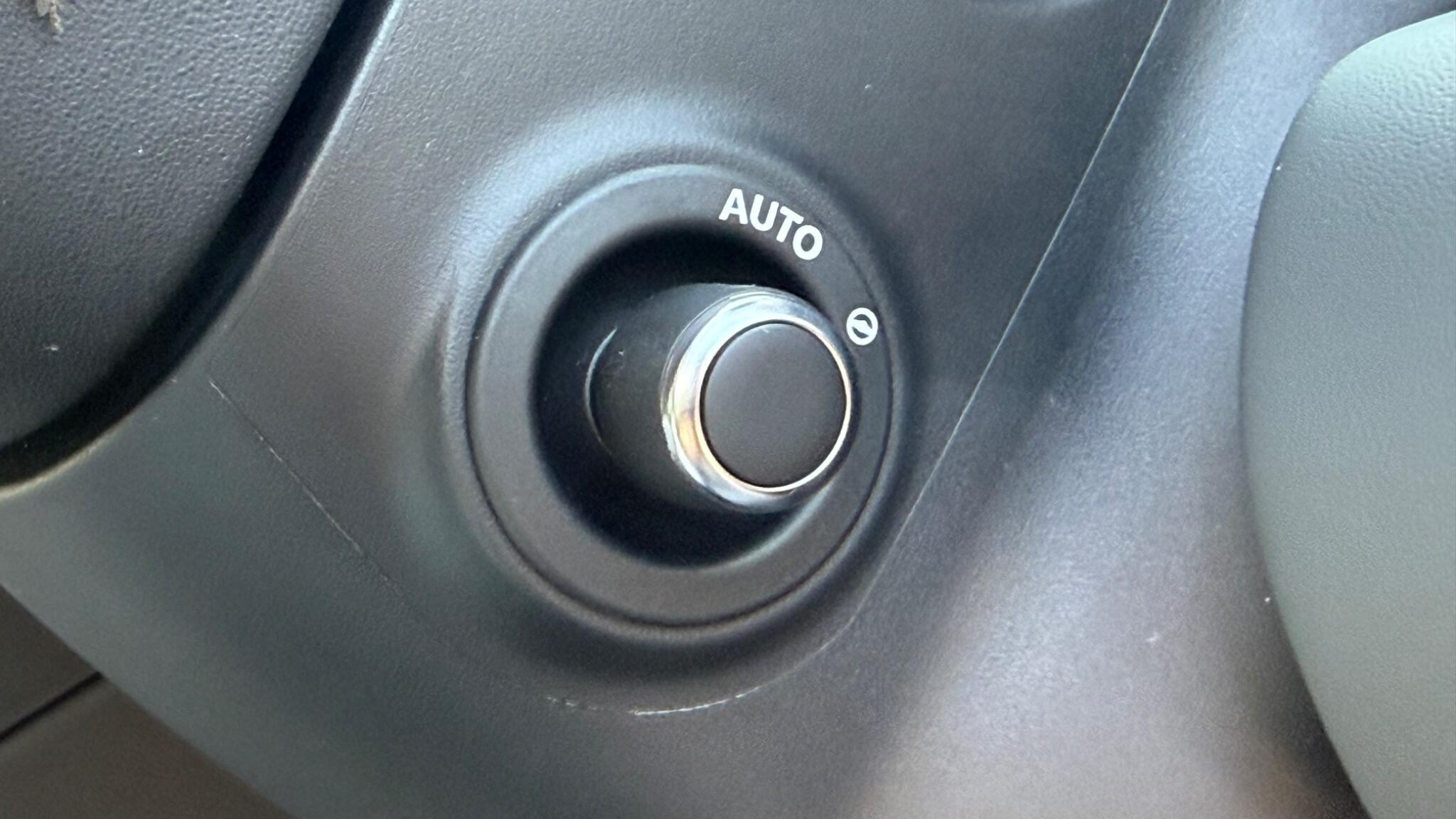 Land Rover Defender view 17