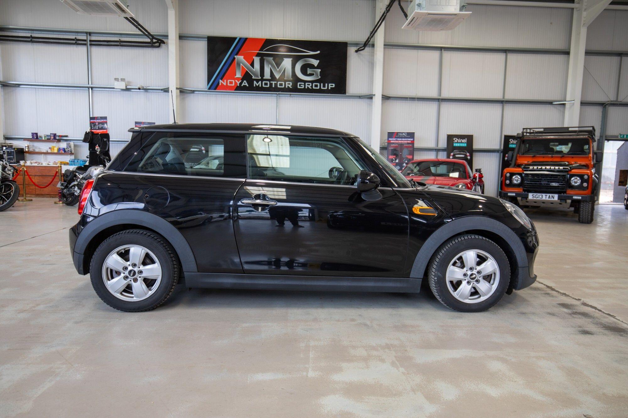 Mini Hatch view 25