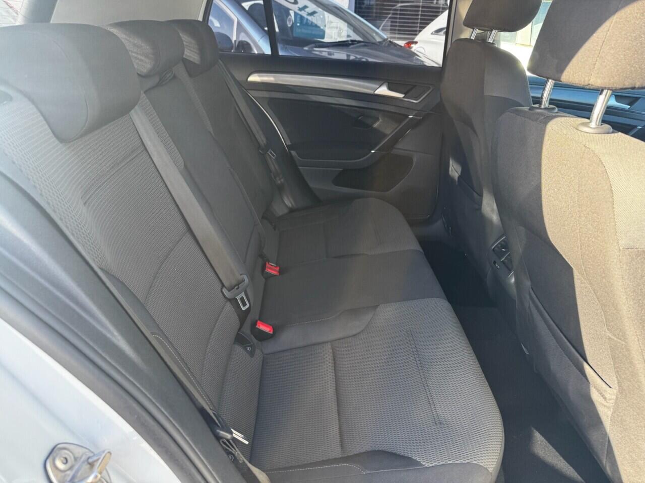 Volkswagen Golf view 36