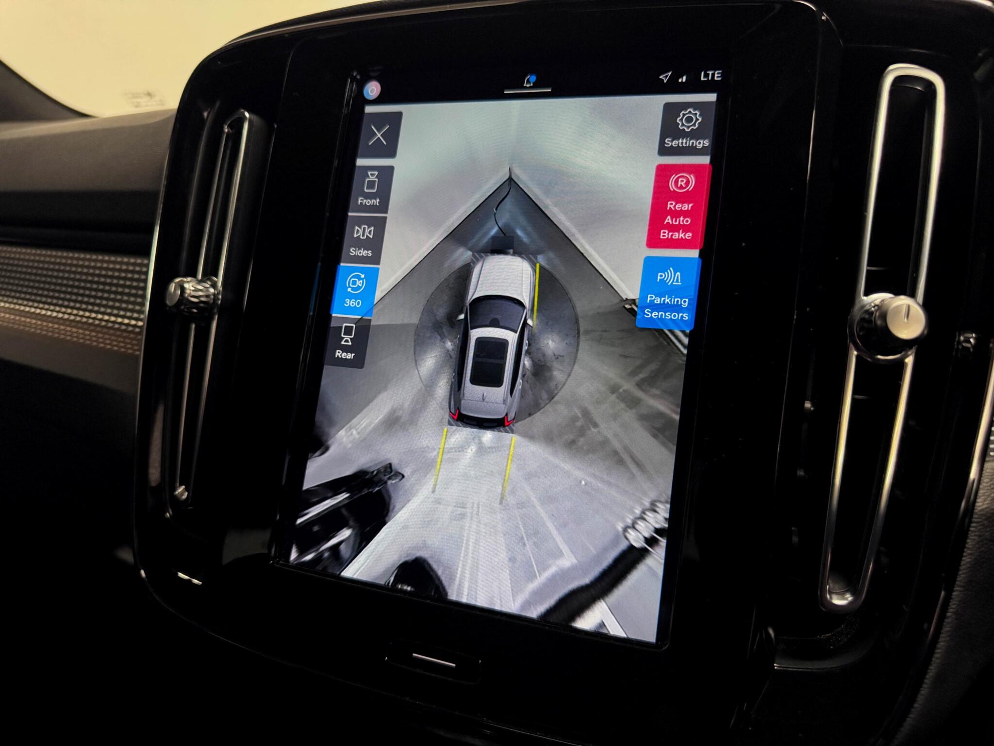 Volvo XC40 view 8