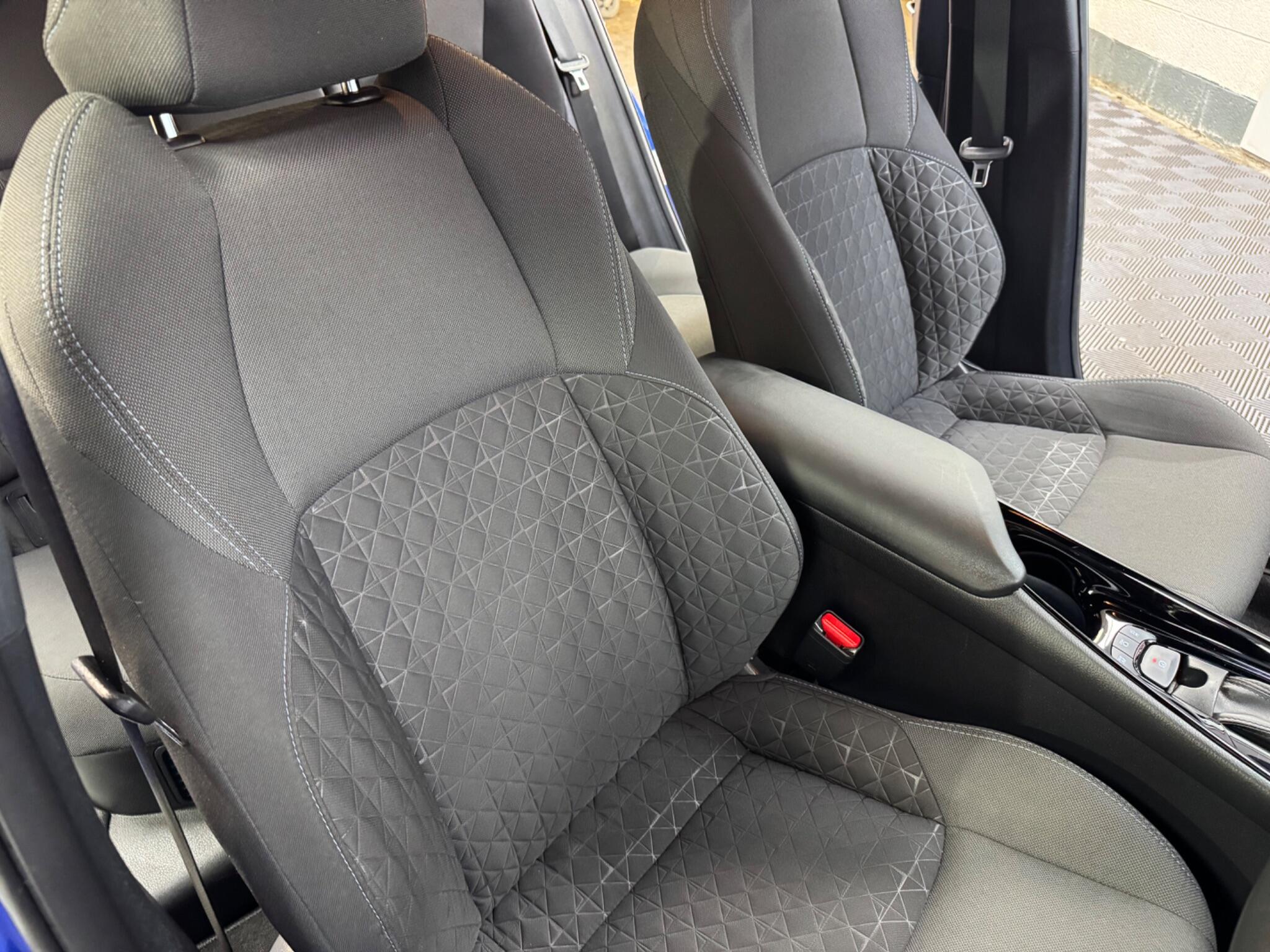 Toyota C-HR view 12