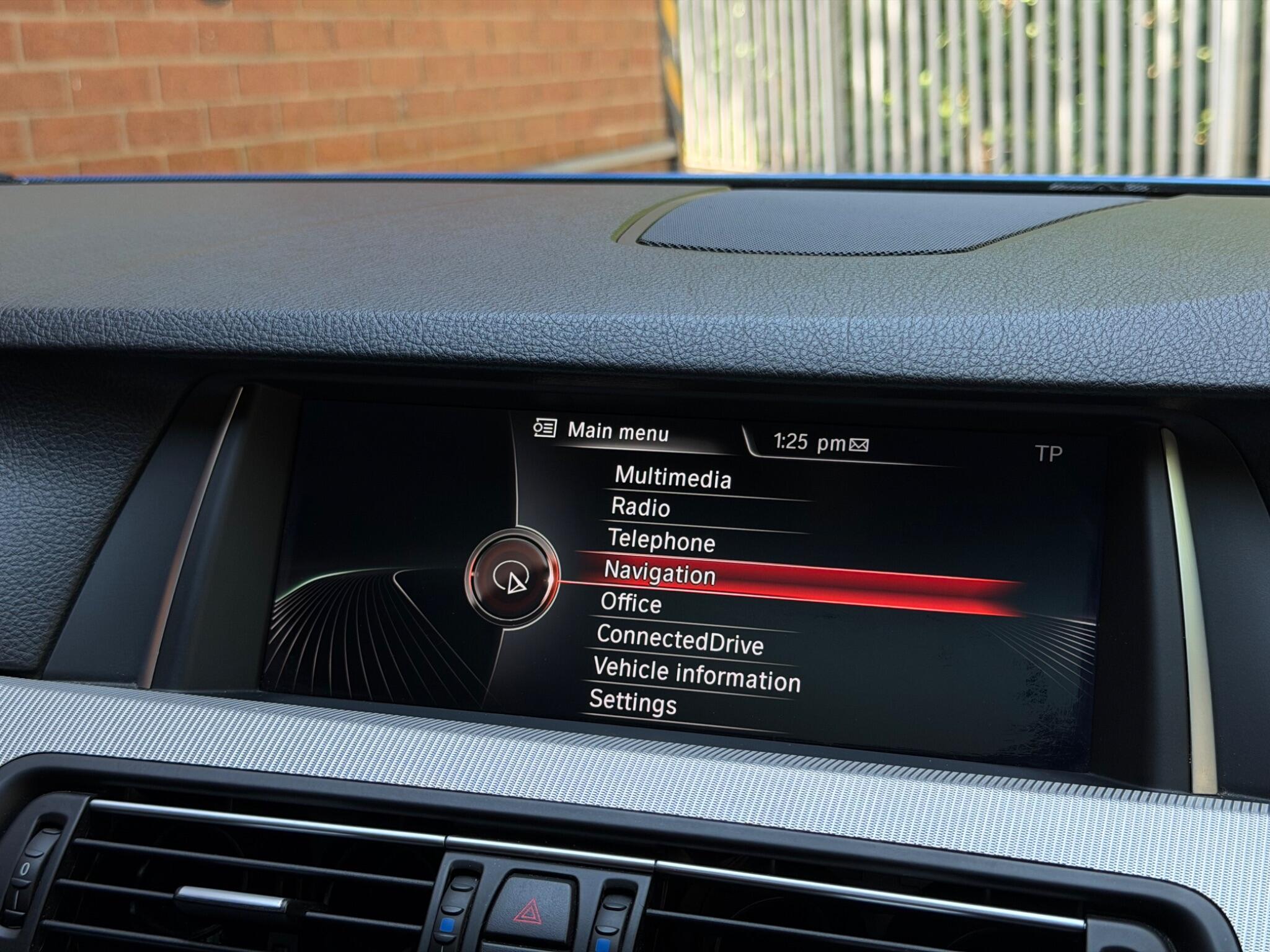 BMW M5 view 33