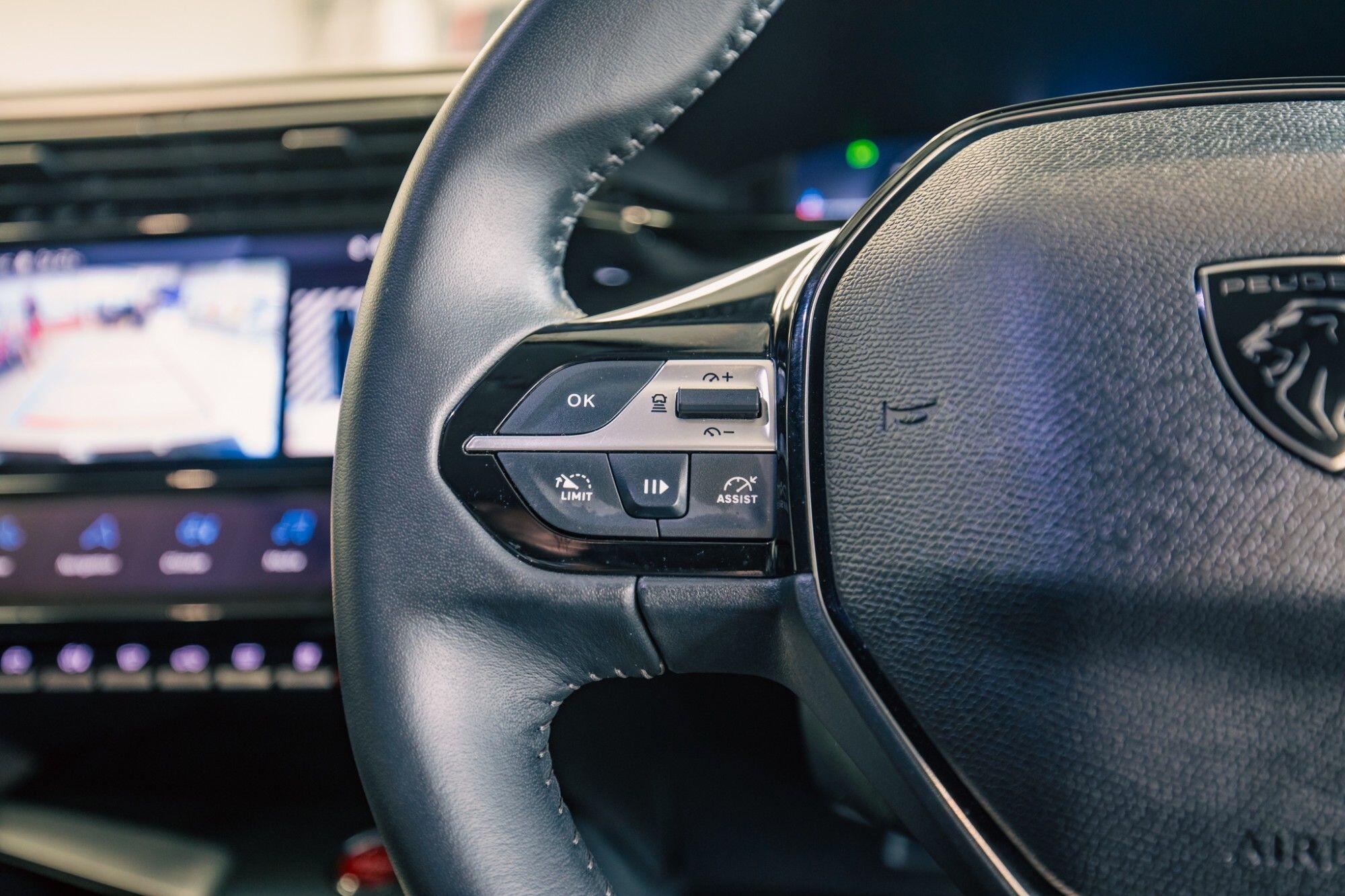 Peugeot 308 view 11