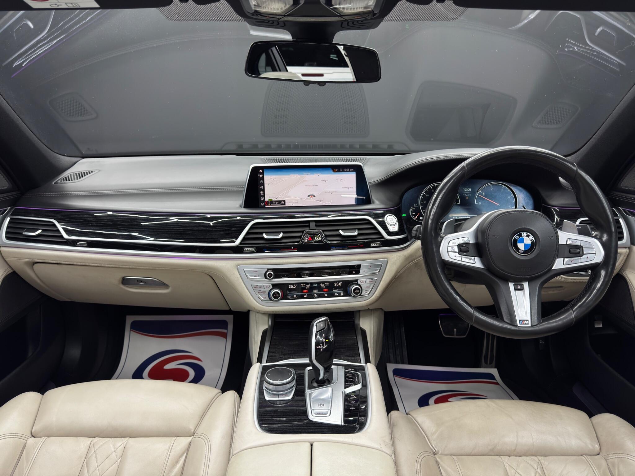 BMW 7 Series view 11