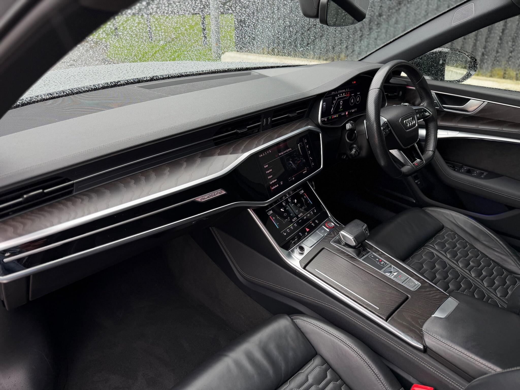 Audi RS6 view 32