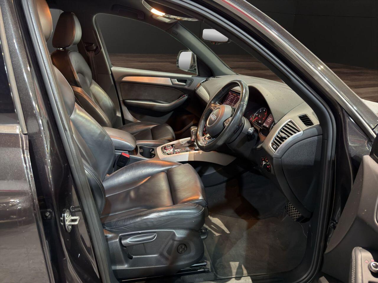 Audi Q5 view 11