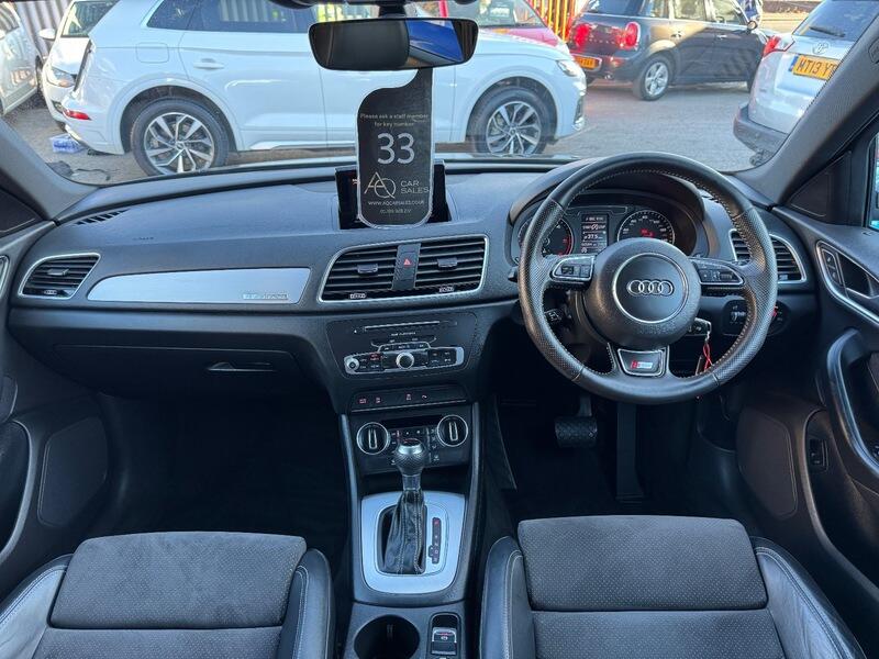 Audi Q3 view 14