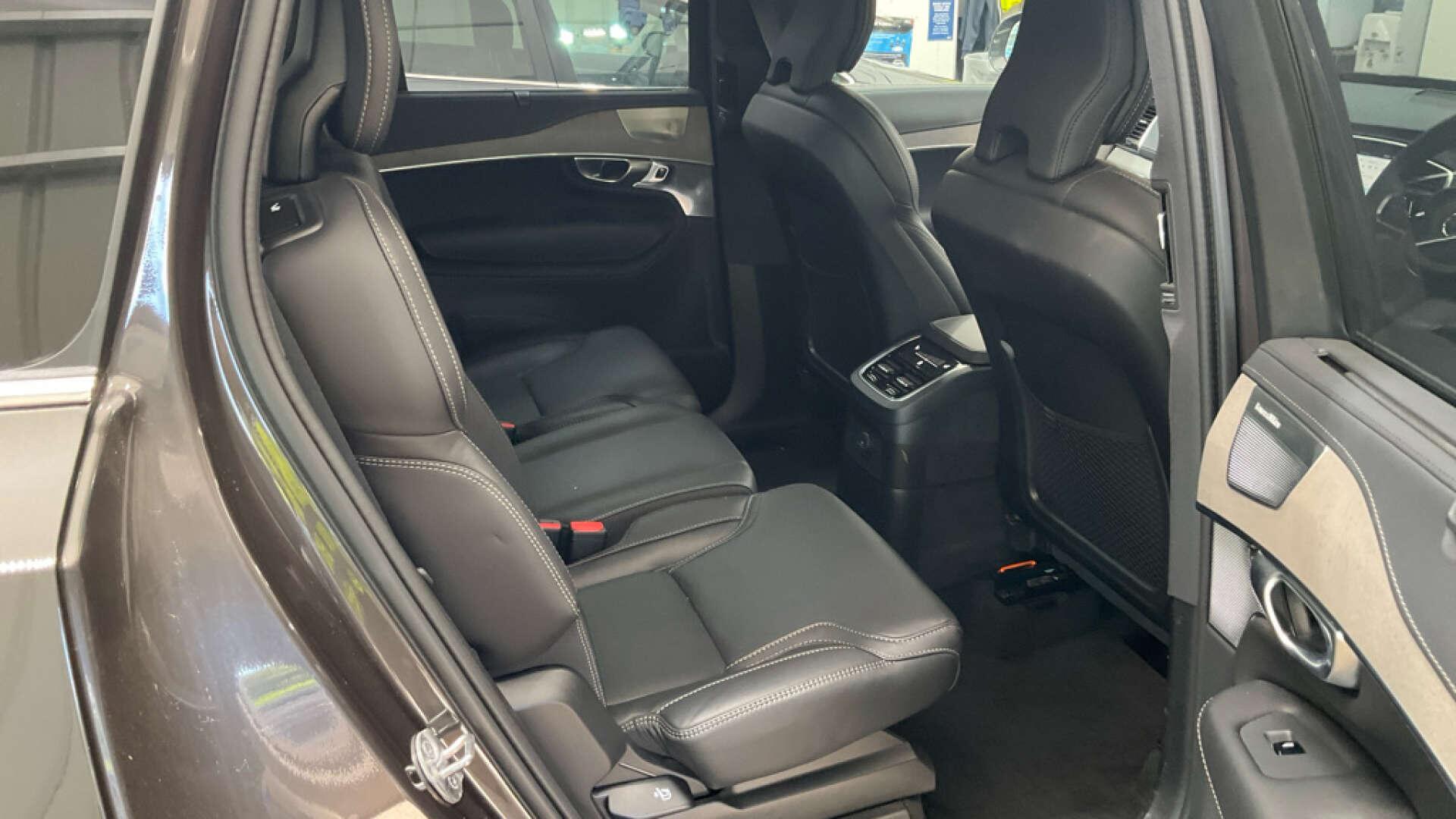 Volvo XC90 view 14