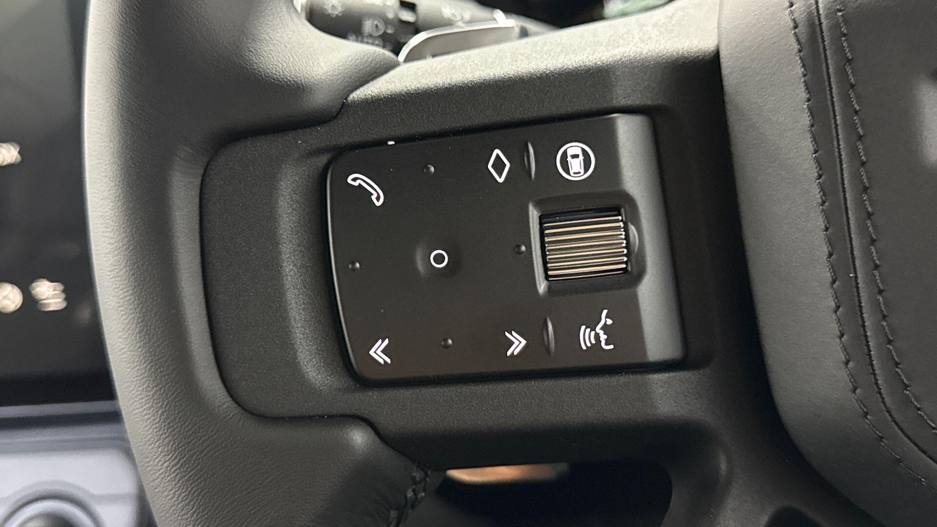 Land Rover Defender view 25