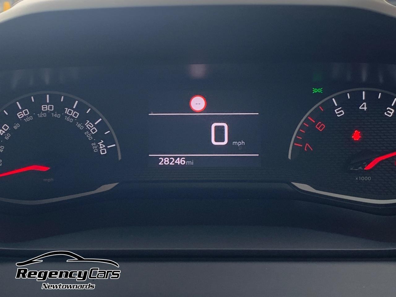 Peugeot 208 view 5