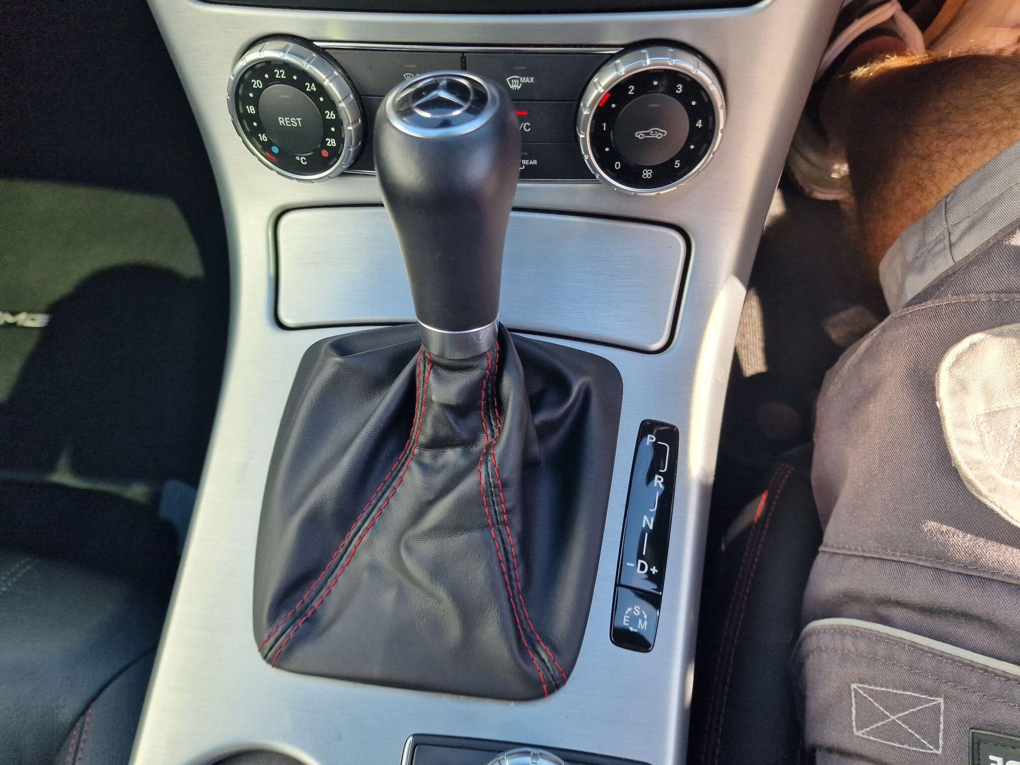 Mercedes-Benz SLK view 8