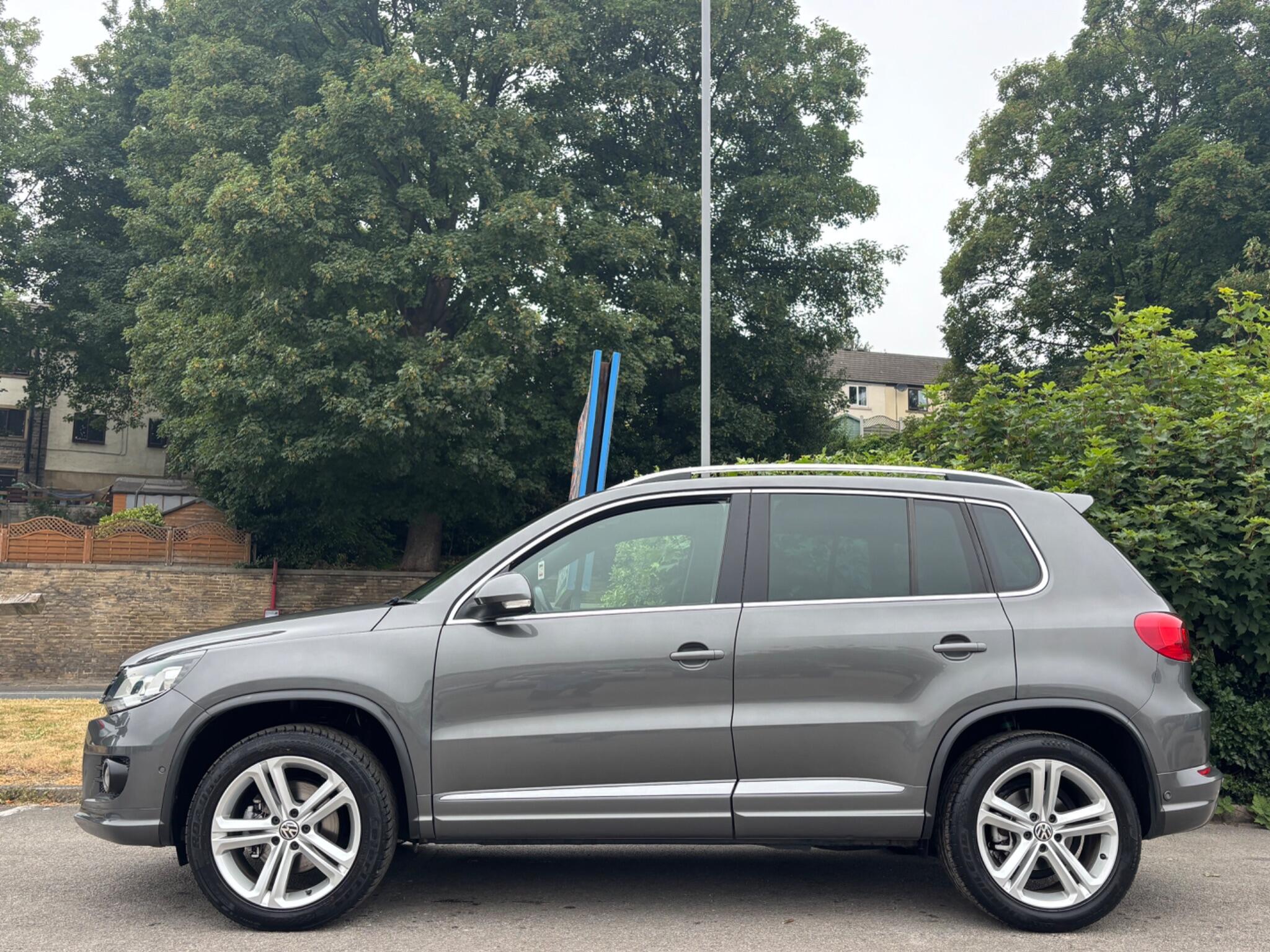 Volkswagen Tiguan view 5