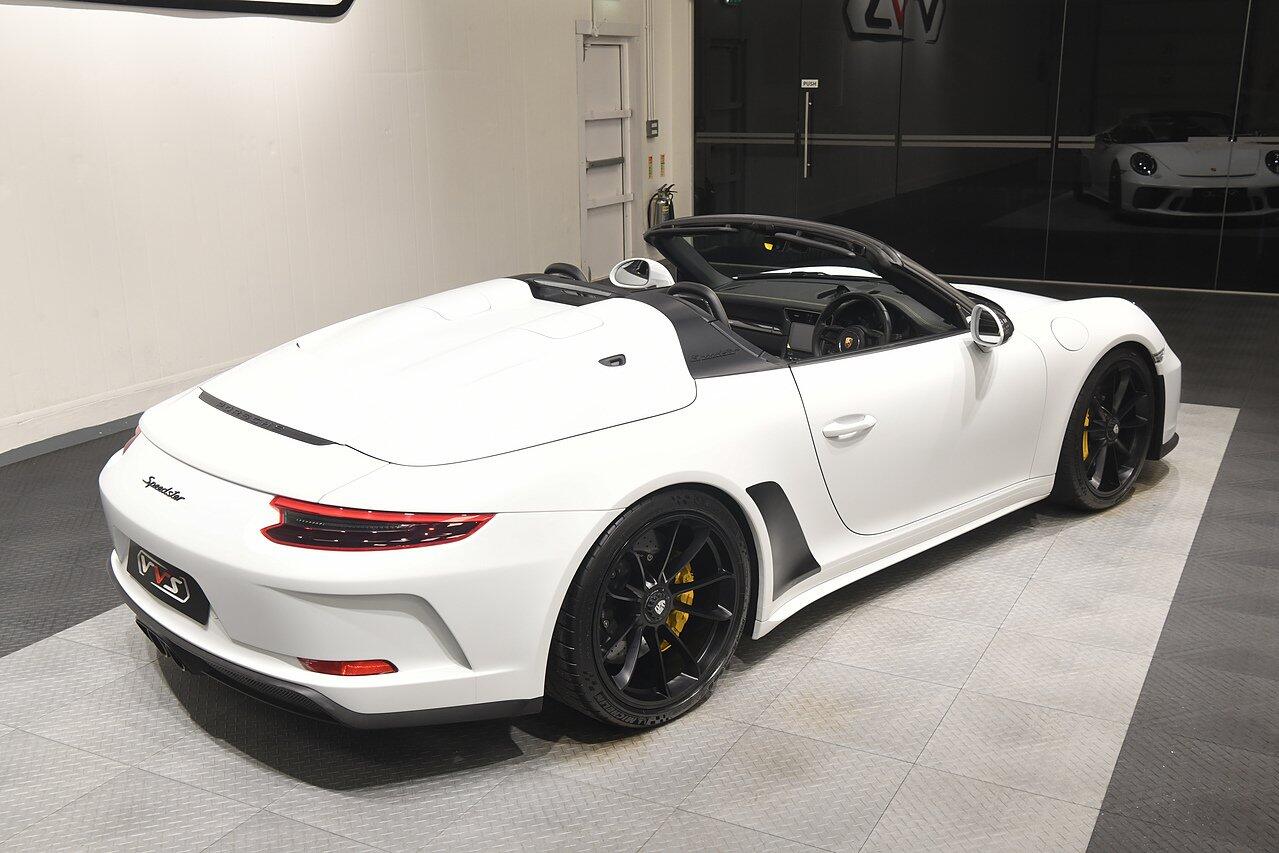 Porsche 911 view 33