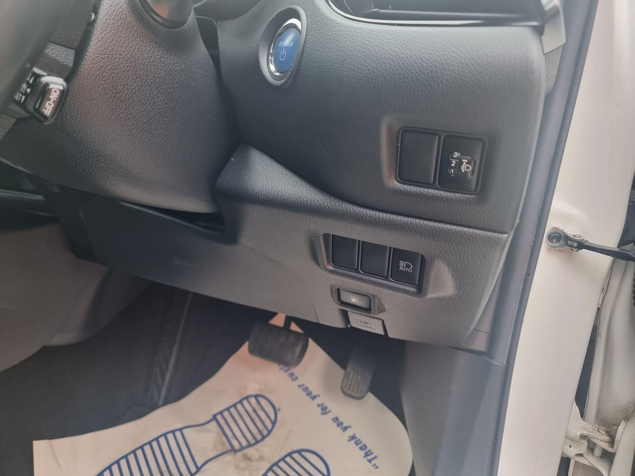 Toyota C-HR view 28