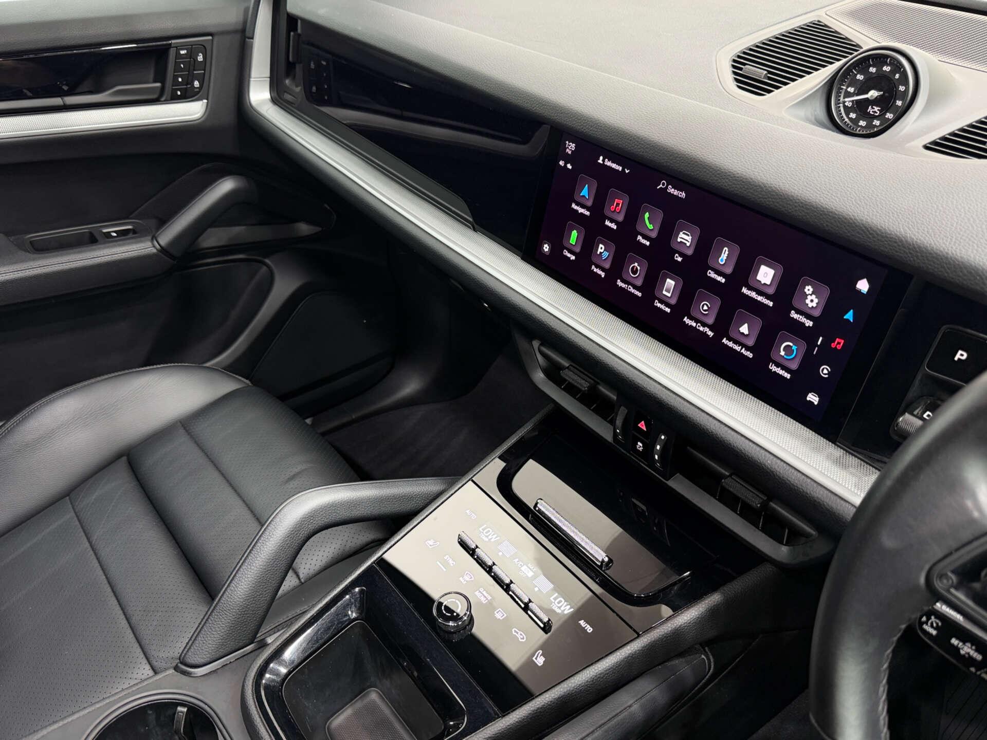 Porsche Cayenne view 43