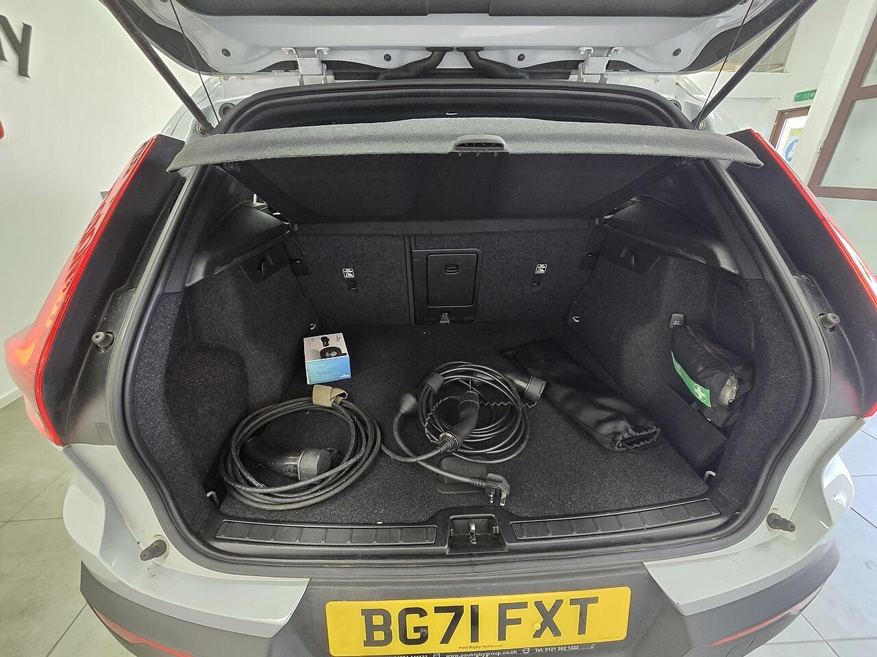 Volvo XC40 view 16