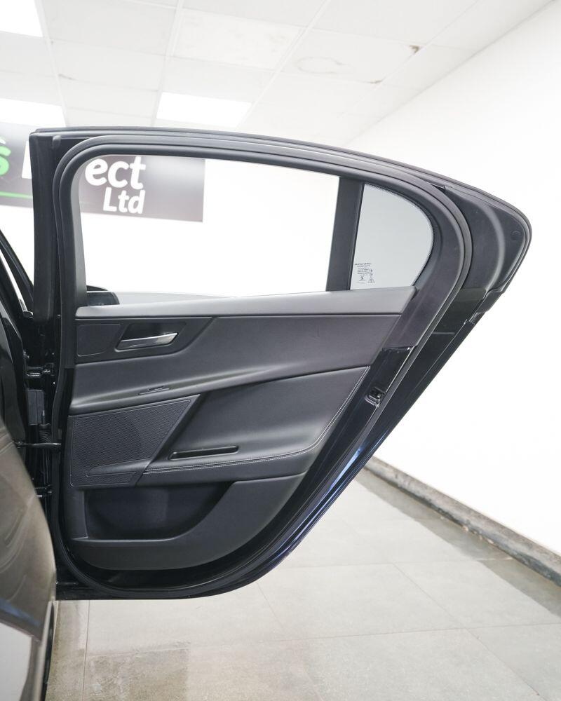 Jaguar Xe view 17