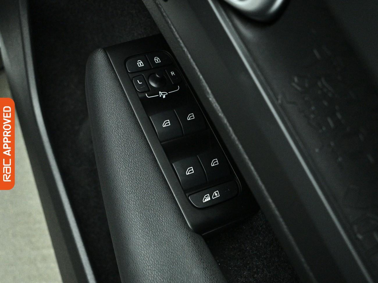Volvo C40 view 27
