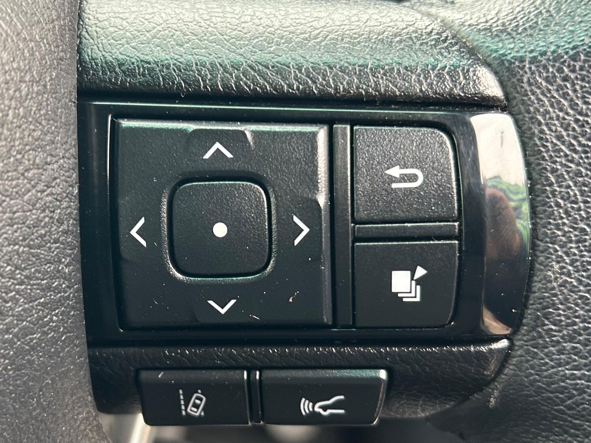 Toyota Hilux view 35