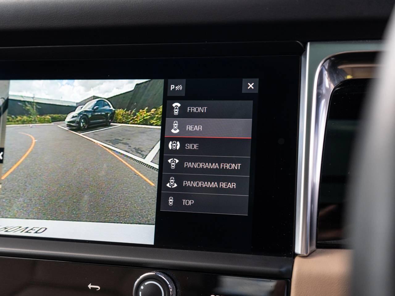 Porsche Macan view 38