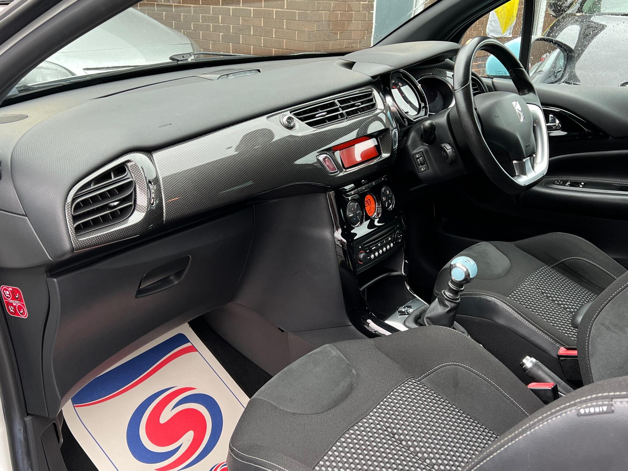 2010 Citroen DS3 image 18