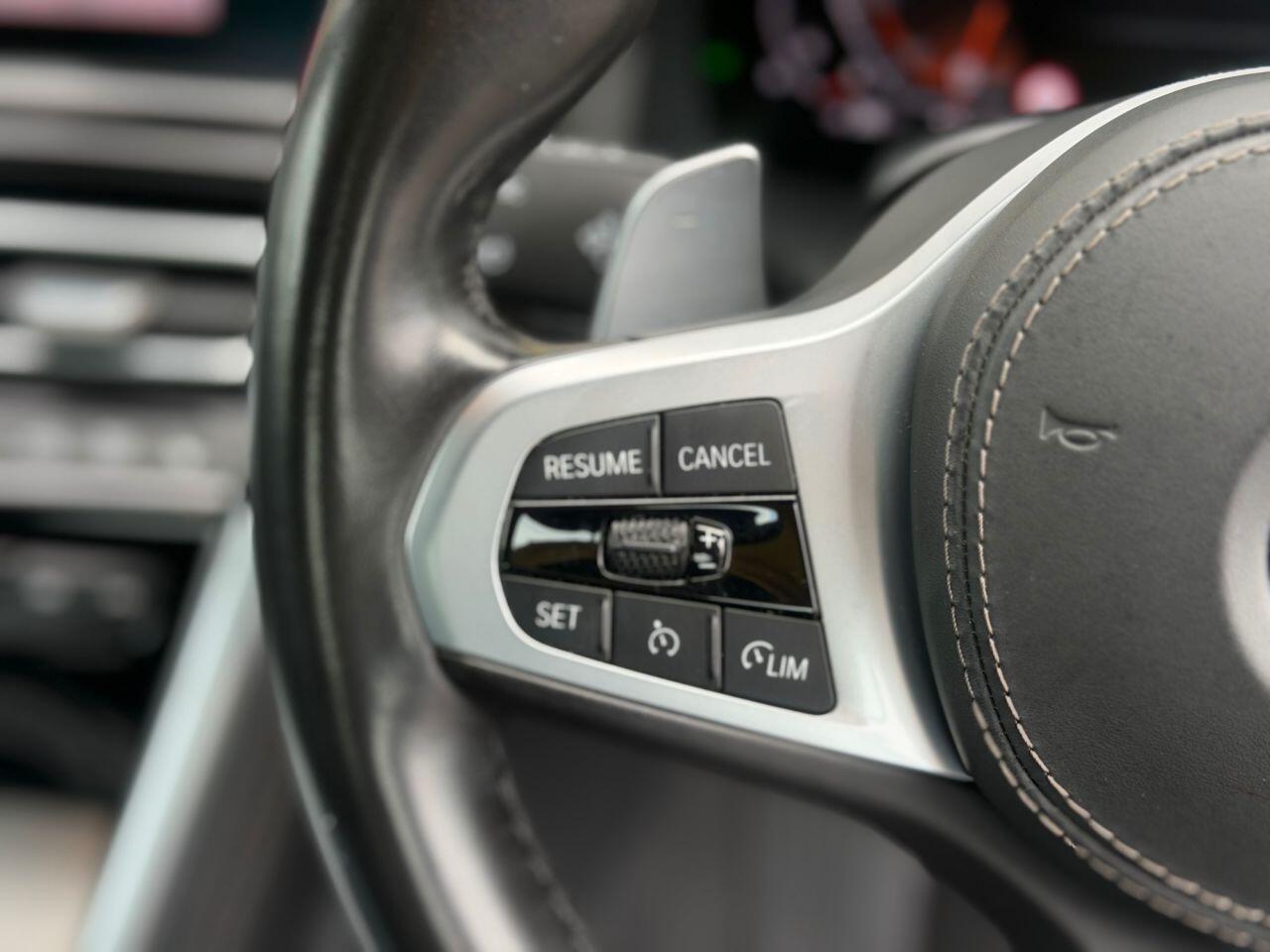 BMW 8 Series view 29