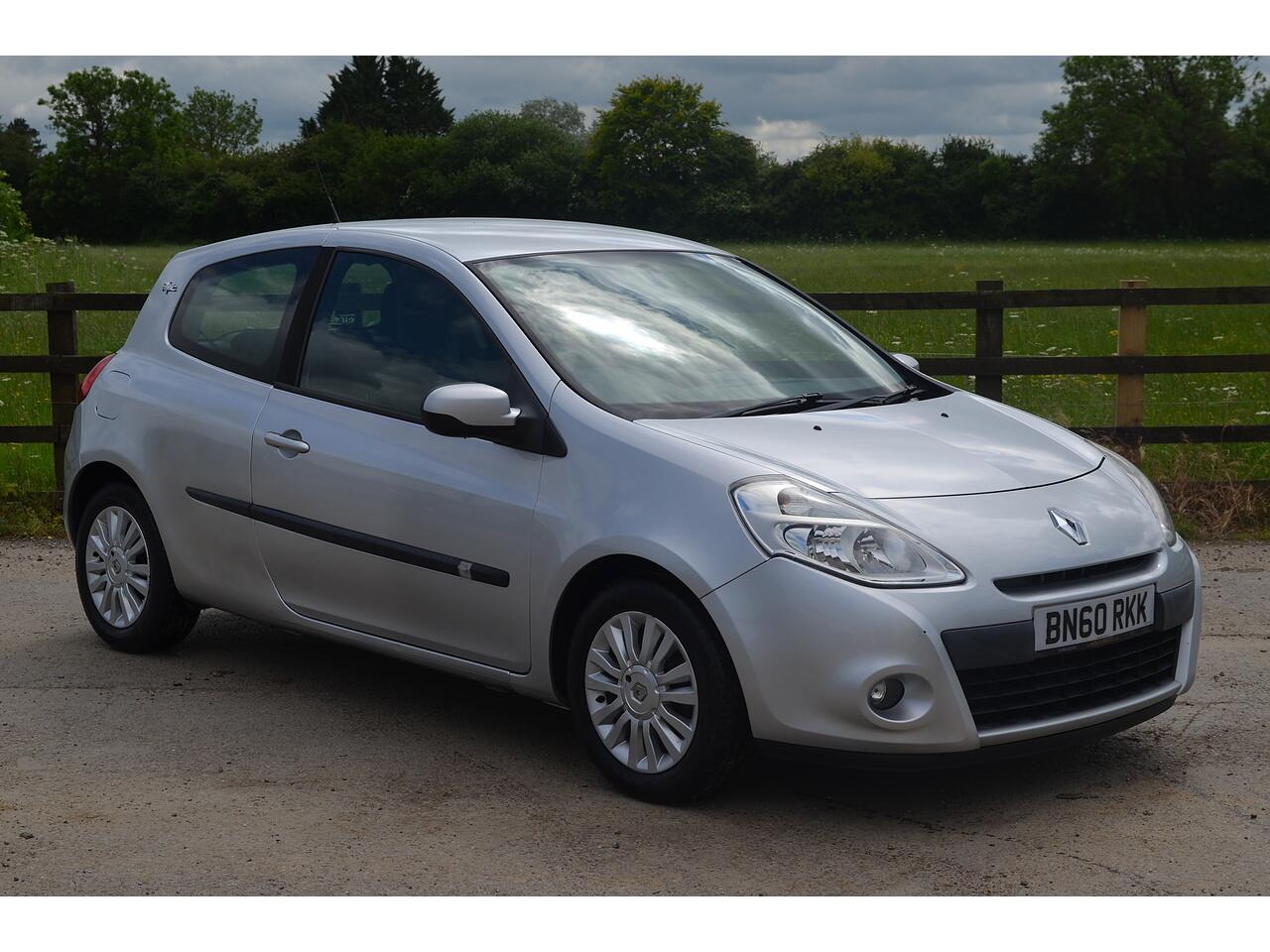 2010 Renault Clio in Silver for sale