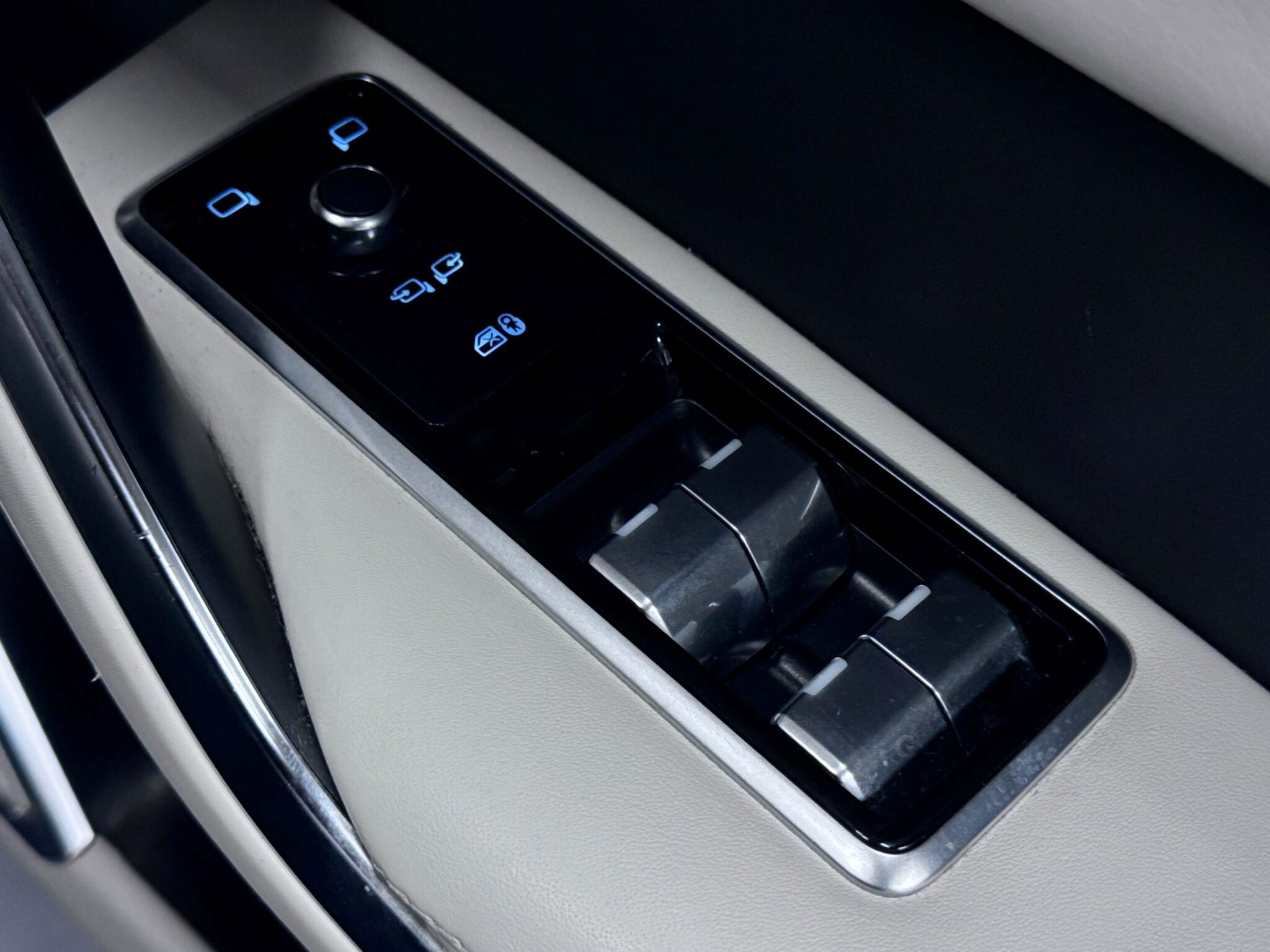 Jaguar F-Pace view 36