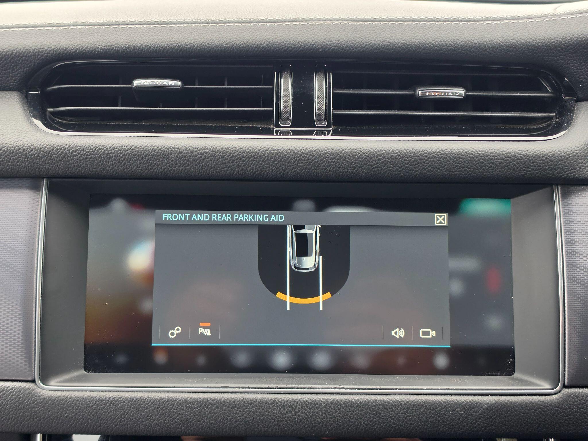 Jaguar XF view 18