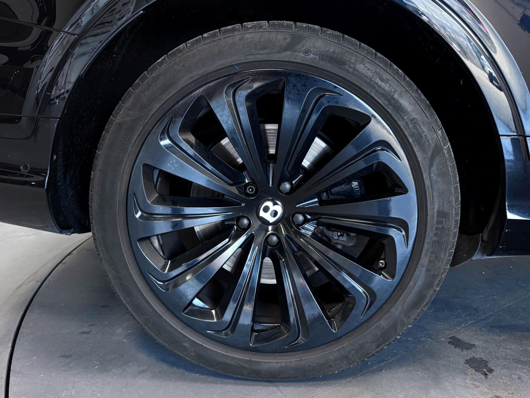 Bentley Bentayga view 76
