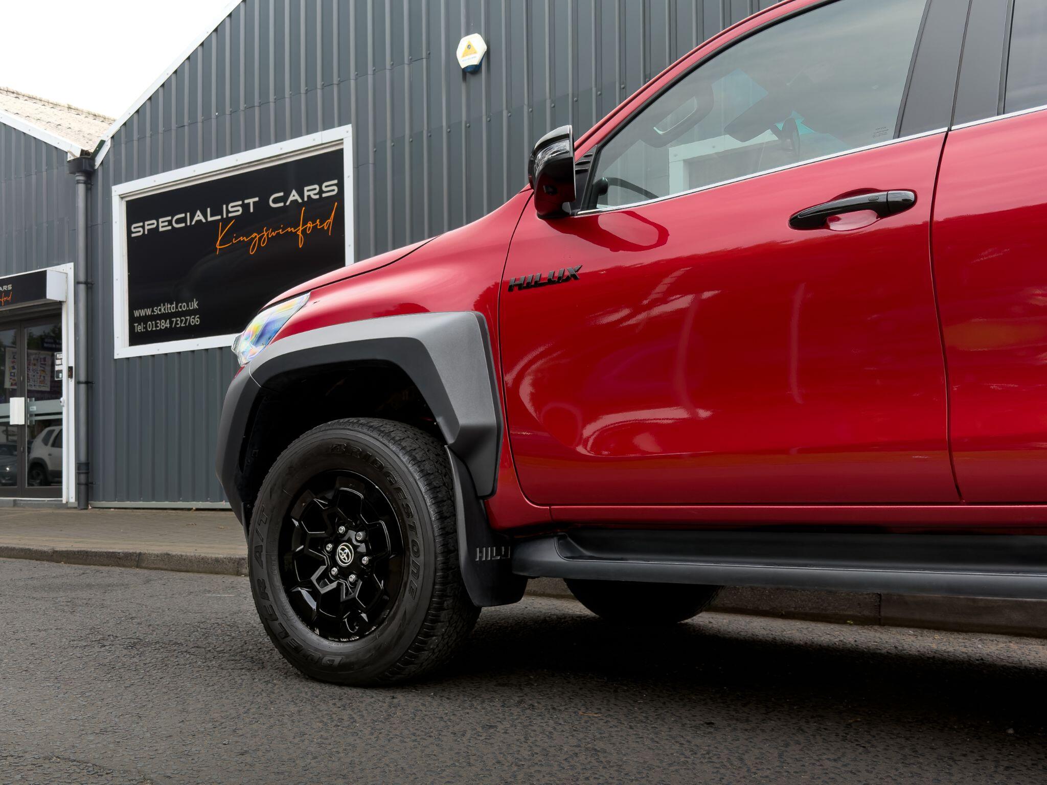Toyota Hilux view 6