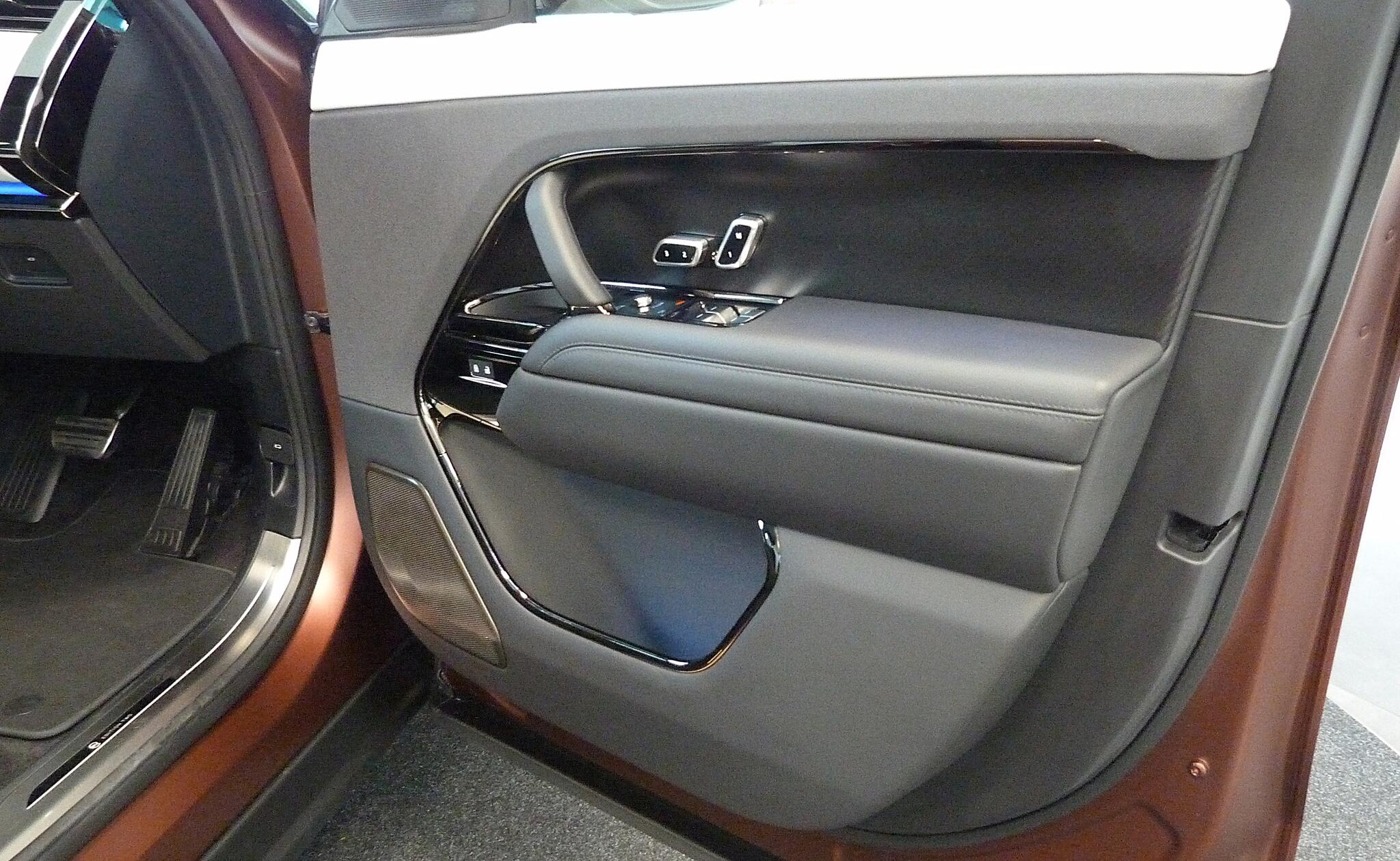 Land Rover Range Rover Sport view 33