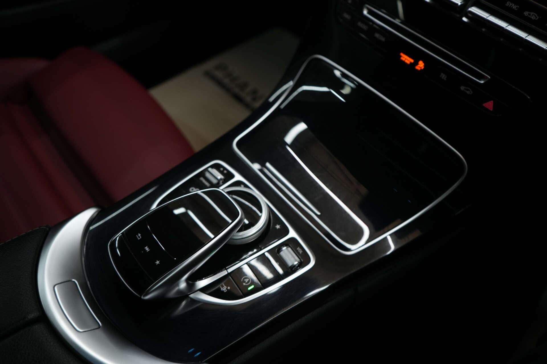 Mercedes-Benz C-Class view 33