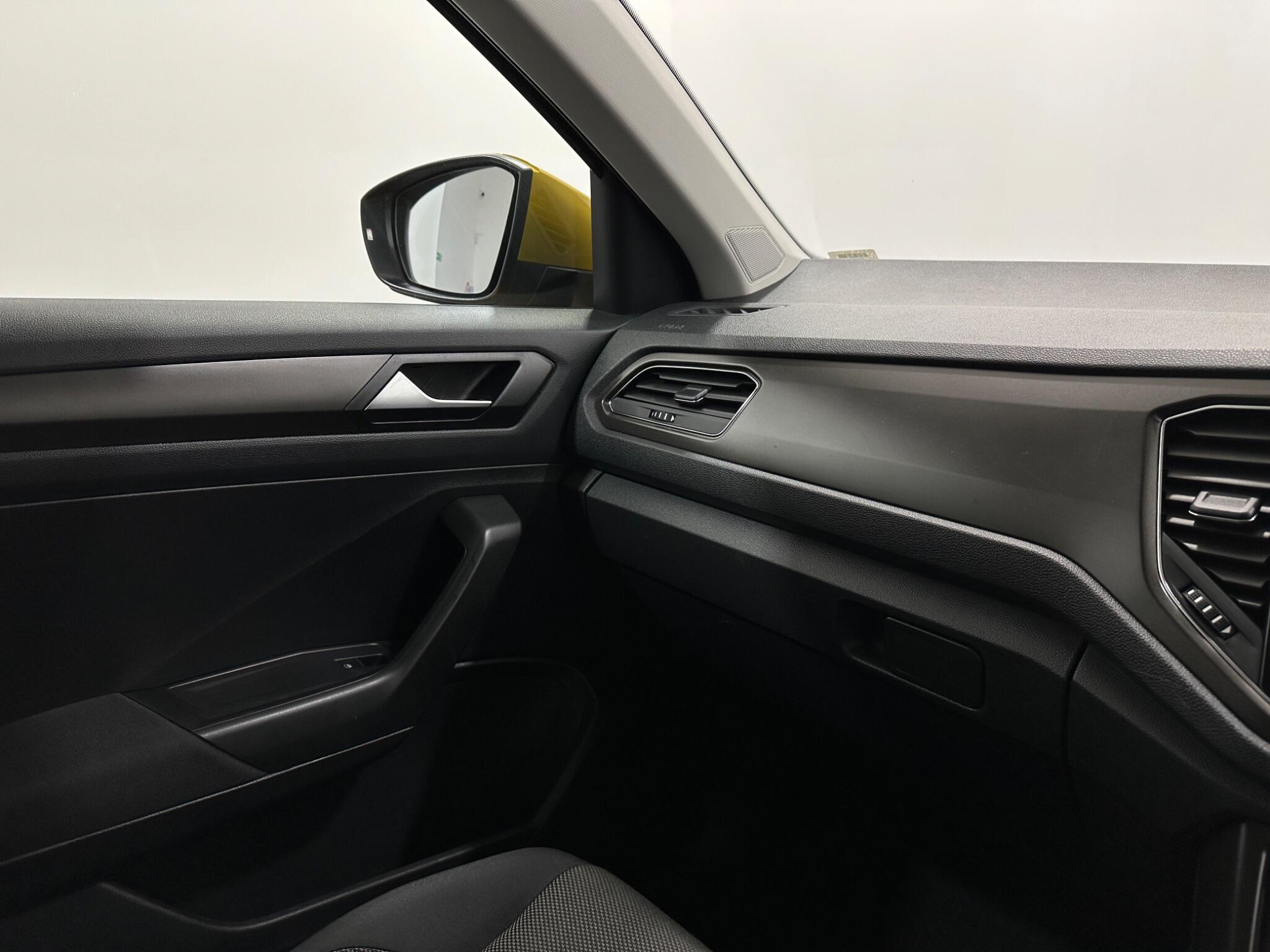 Volkswagen T-Roc view 24
