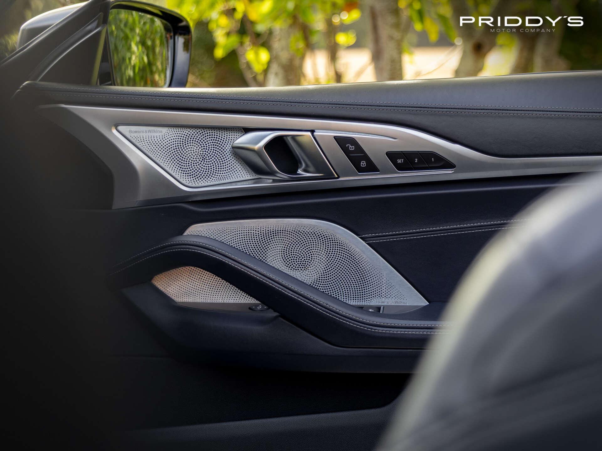 BMW 8 Series view 19