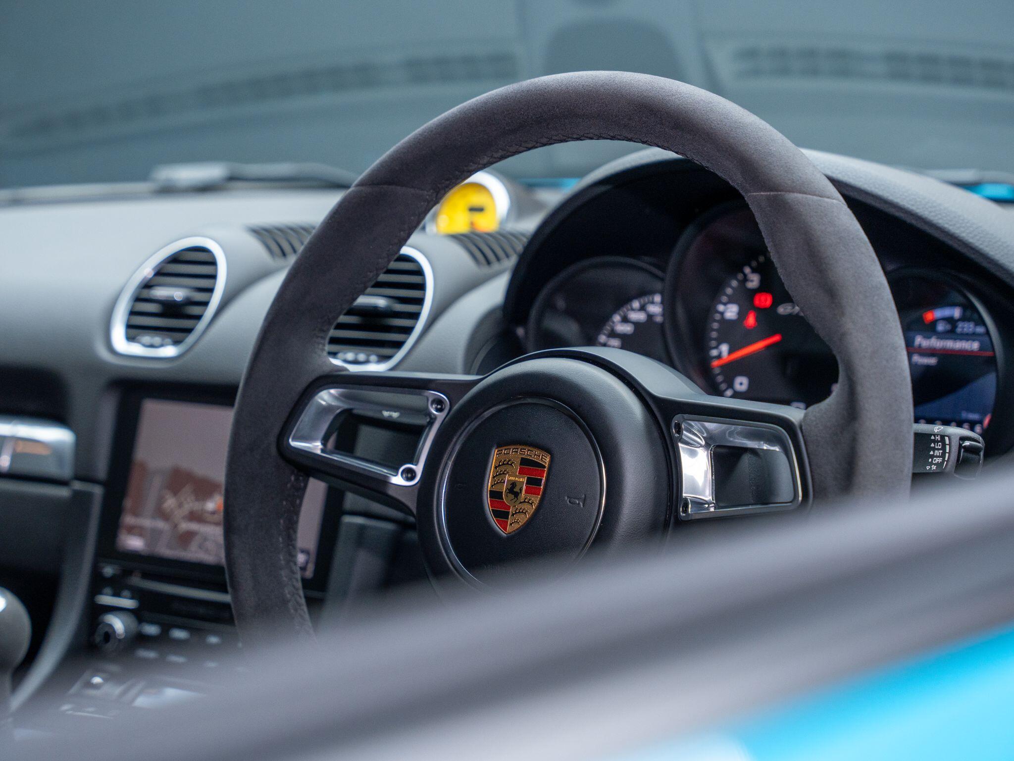 Porsche Cayman view 36