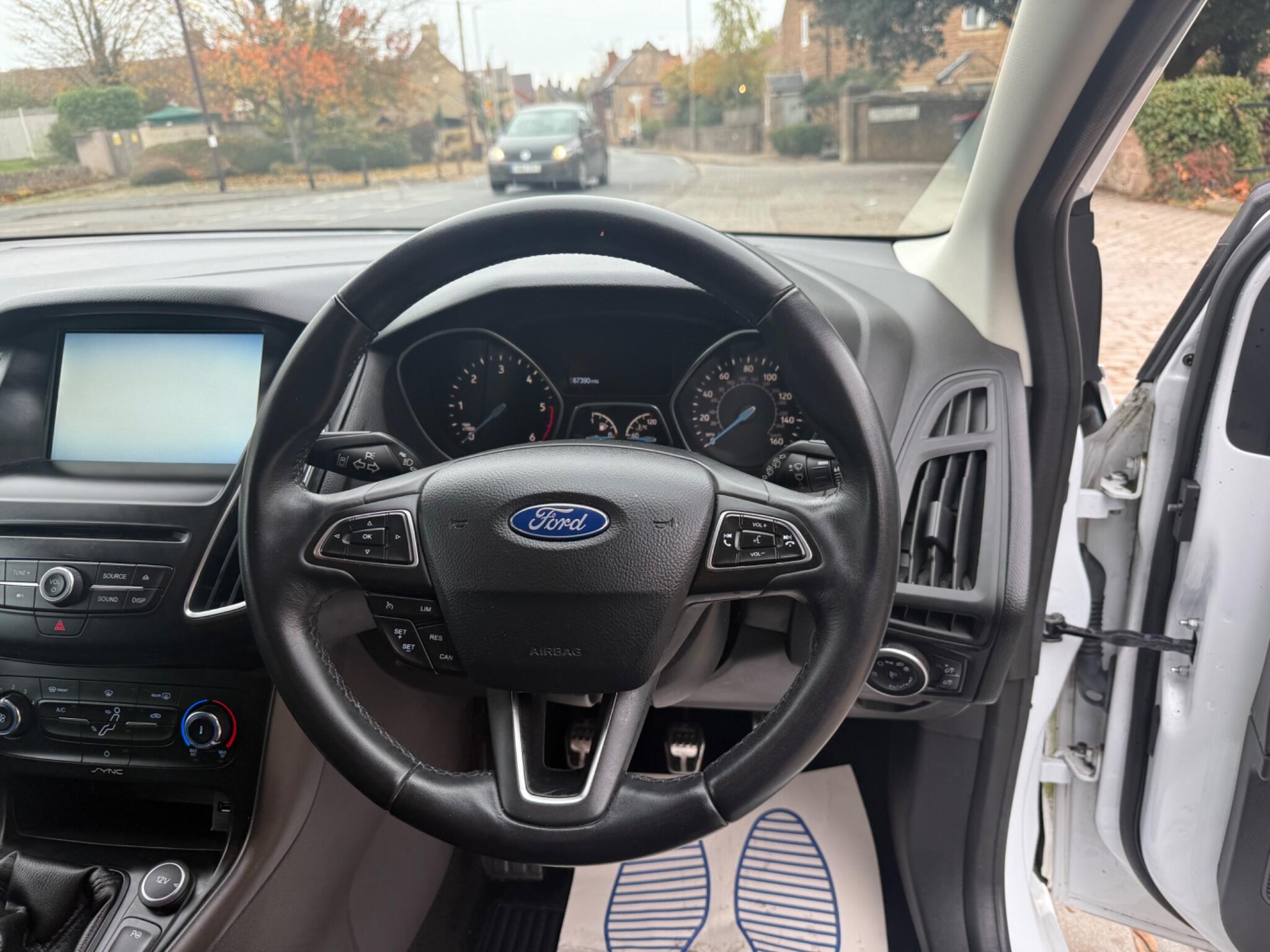2015 Ford Focus image 16